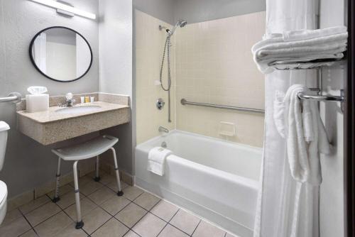 Barton Hotel | Super 8 by Wyndham St. Clairsville OH/Wheeling WV Area