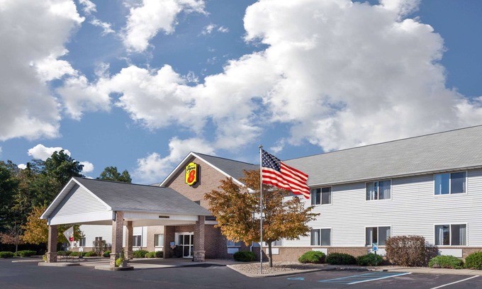 Adrian Hotel | Super 8 by Wyndham Adrian