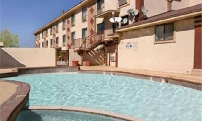 Carlsbad Hotel | Super 8 by Wyndham Carlsbad