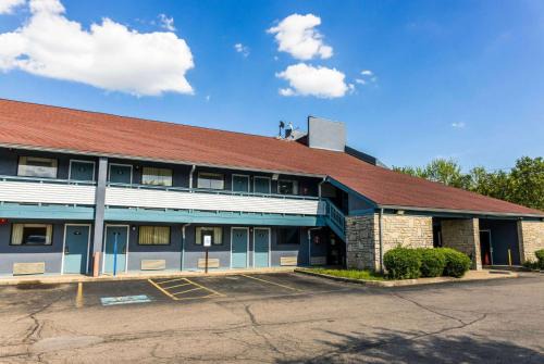 Springdale Hotel | Super 8 by Wyndham Cincinnati-Springdale OH