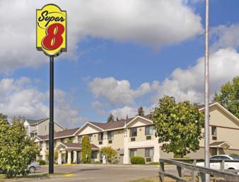 Cloquet Hotel | Super 8 by Wyndham Cloquet