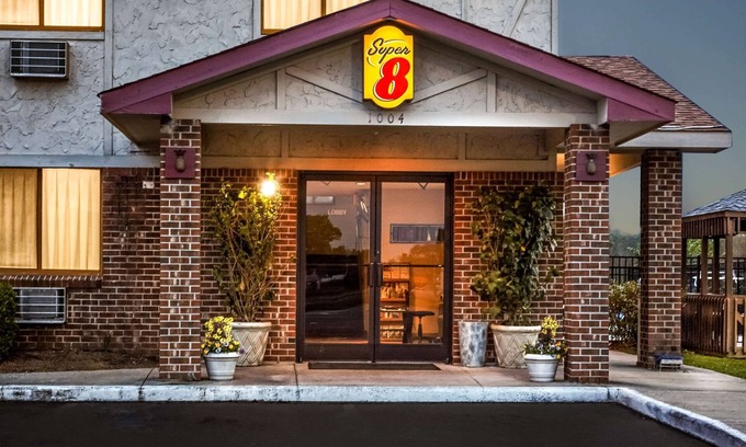 Greenville Hotel | Super 8 by Wyndham Greenville