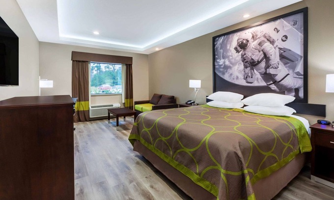 Kingwood Hotel | Super 8 by Wyndham Kingwood Houston North