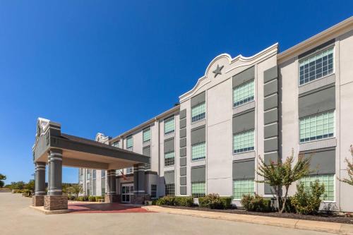 San Antonio Hotel | Super 8 by Wyndham San Antonio/Alamodome Area