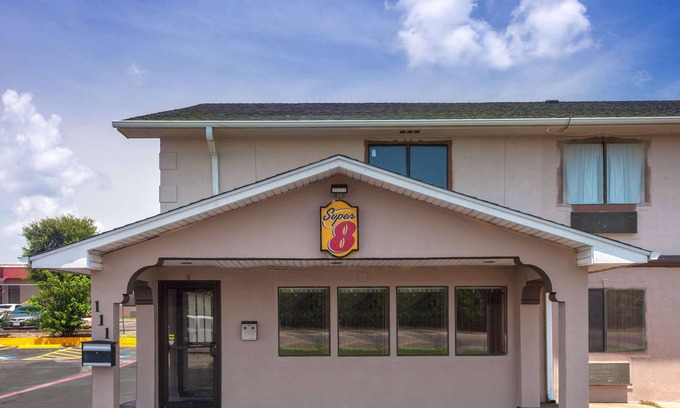 Sherman Hotel | Super 8 by Wyndham Sherman