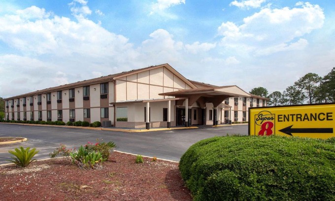 Waycross Hotel | Super 8 by Wyndham Waycross GA