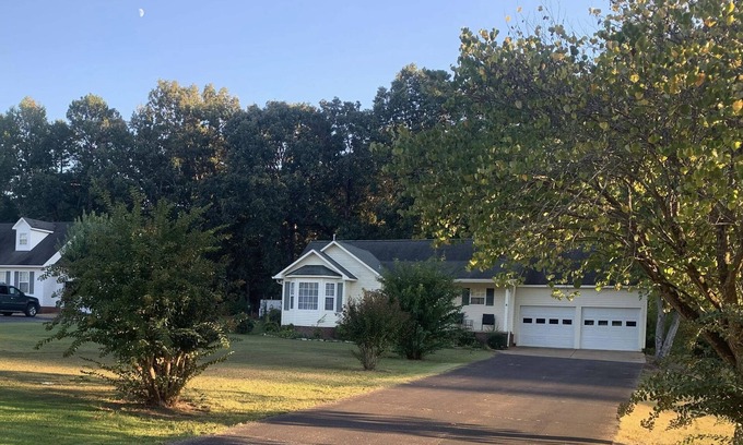 Olivehill House | Super close to town- wonderful neighborhood!