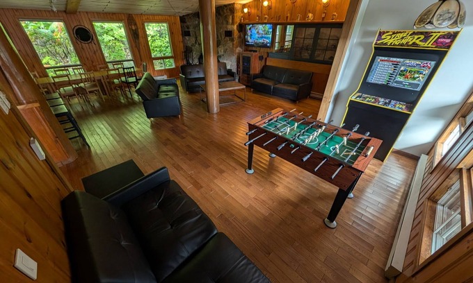 Dorset Apartment | Super Spacious 2300 SF Lounge Suite with Walk Out Deck, Sunroom, Foosball, Bar