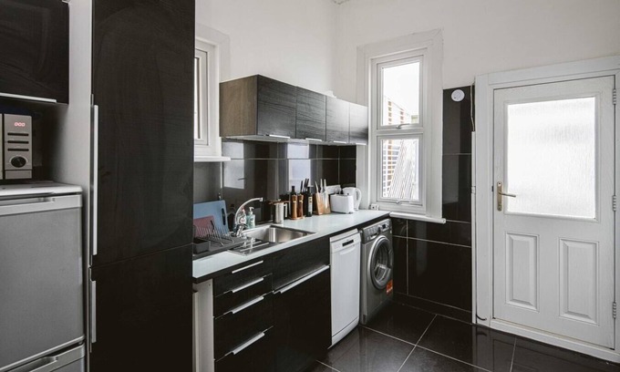 Leyton Apartment | Super Stylish 1BD Flat with Garden in Leytonstone
