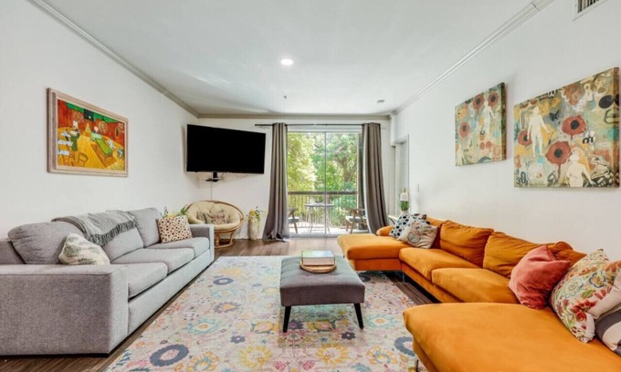 Bouldin Apartment | Super Stylish, Spacious, Fun and Best Location!
