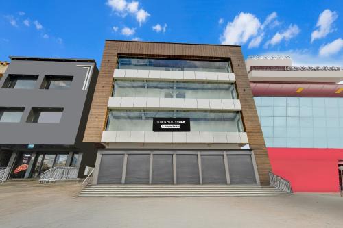 Hyderabad Hotel | Super Townhouse OAK Owaisi Hospital Mailardevpally Formerly Tolkanti Arc