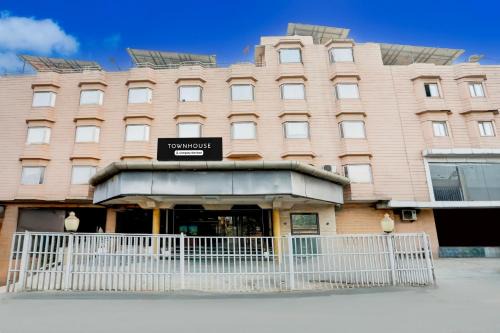 Gwalior Hotel | Super Townhouse Padav Square Gwalior Formerly Hotel Shelter