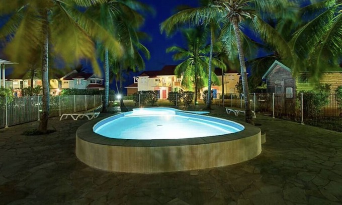 Grande-Terre Apartment | Superb air-conditioned apartment with 2 bedrooms on the beach with 2 swimming pools
