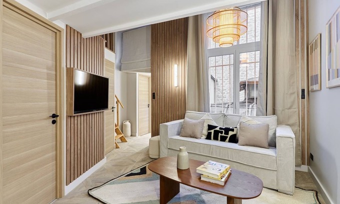 17th Arrondissement Apartment | Superb apartment Center of Paris Montmartre