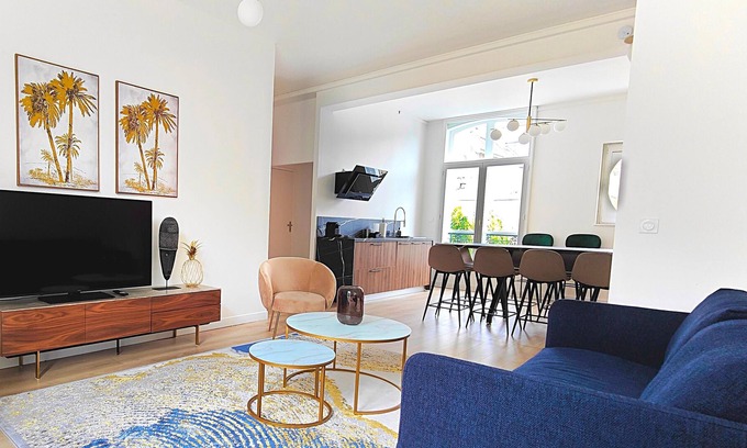 Blois Apartment | Superb apartment with views of the Loire for 10 people