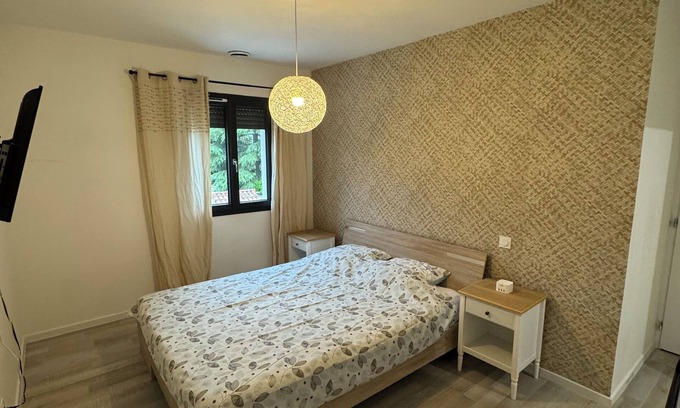 Avignon Villa | Superb house with garden and swimming pool close to transport links
