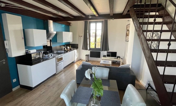 L'Isle-sur-la-Sorgue Apartment | Superb Loft Overlooking The River Sorgue - Centrally Located In Isle Town - A/C
