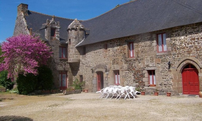 Roz-Landrieux House | Superb mansion, green and quiet, in the heart of tourist activities