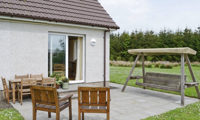 North Watten Cottage | Superb modern detached house amidst miles of open countryside equidistant between Wick and Thurso.