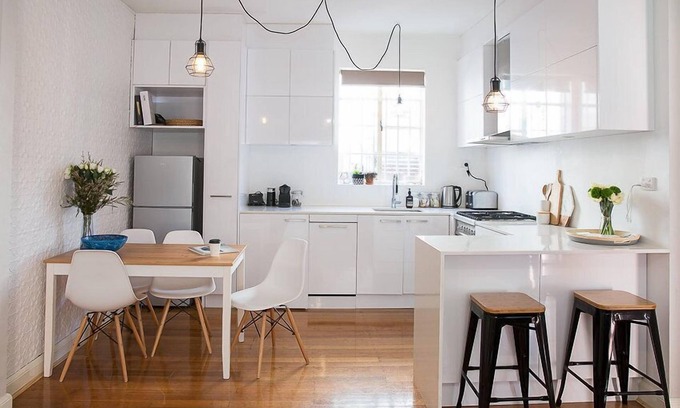 Saint Kilda South Apartment | Superb St Kilda Location, 2BR Renovated Art Deco, Family-Friendly, Quiet Street