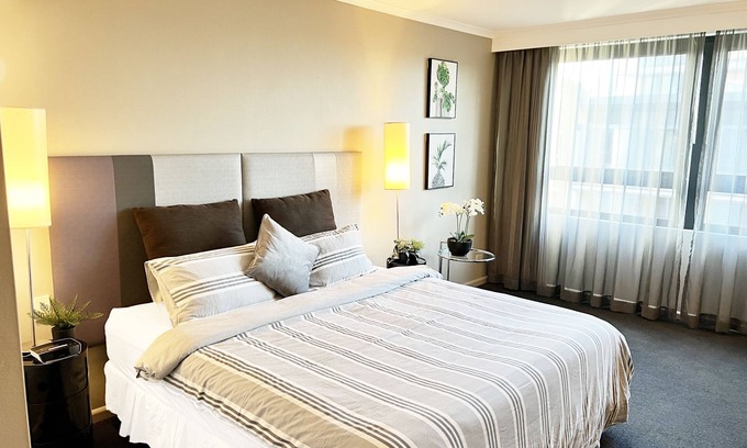 Harris Park Apartment | Superb studio in Parramatta CBD, 2m walk from station