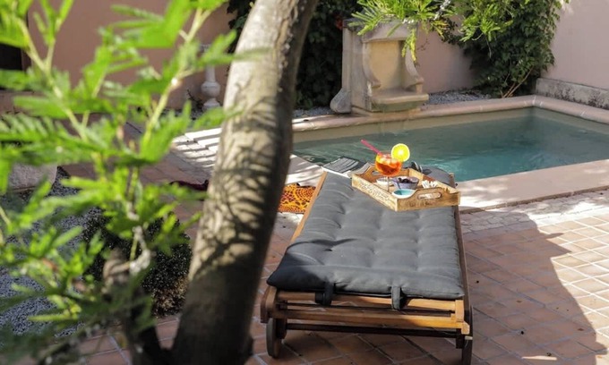 Noves Bed & Breakfast | Superb suite in a villa with private pool