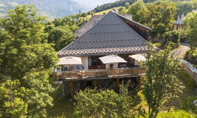 Barcelonnette Ski Chalet | Superbe Ferme Rénovée en Chalet de Luxe en Pleine Nature Dans un Petit Hameau