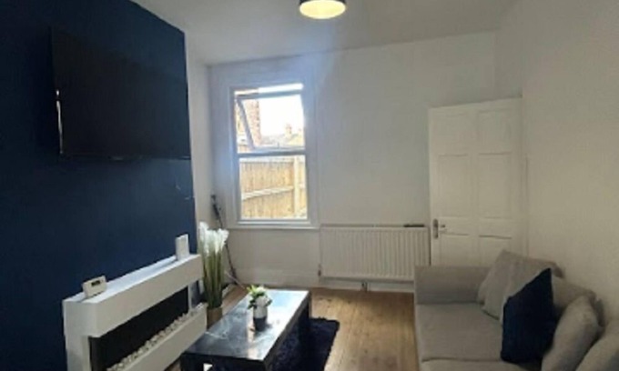 Grimsby House | Superior-House-Private Bathroom