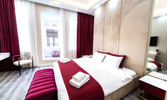 Besiktas Apartment | Superior King Room – Calm & Stylish Stay