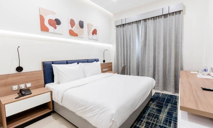 Dubai Apartment | Superior King Room Near Al Furjan Metro