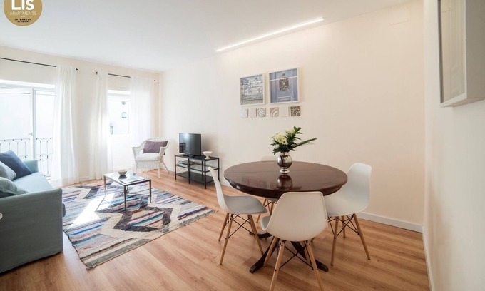 Pena Apartment | Superior One-Bedroom Apartment with A / C, wifi in City Center