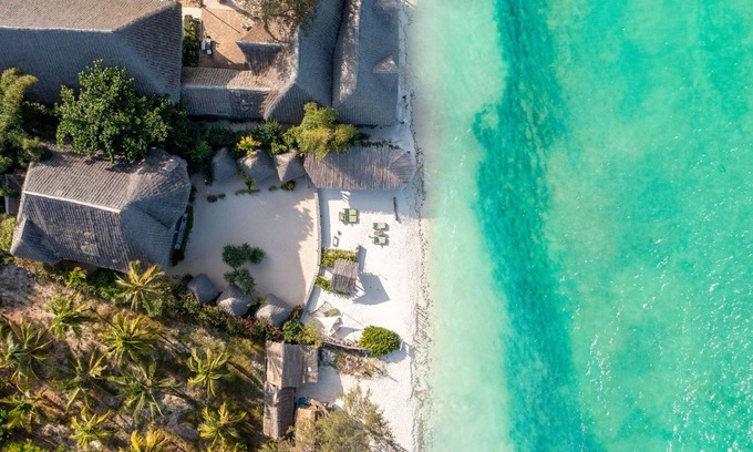 Kiwengwa House | Superior Room in Boutique Hotel with Private Beach