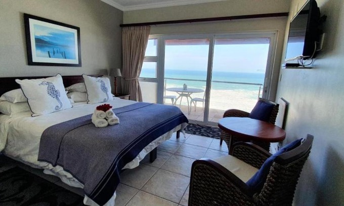 Brenton-on-Sea House | Superior SeaView Double Bedroom in Brenton On The Rocks