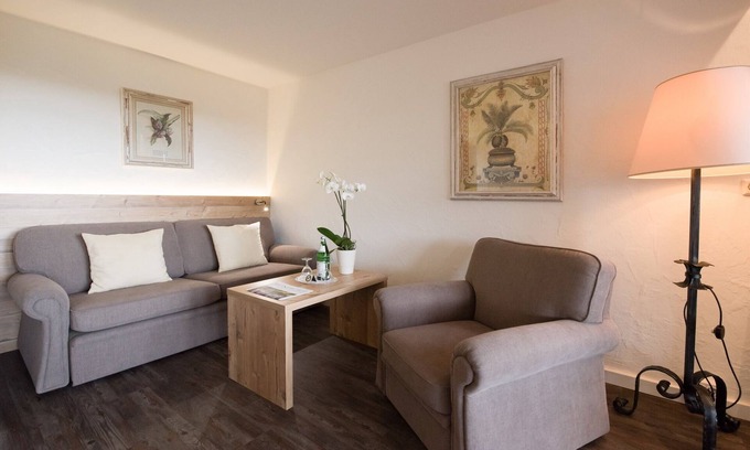 Schluchsee Apartment | Superior Suite mit Doppelbett, separatem Wohnzimmer und großem Südbalkon