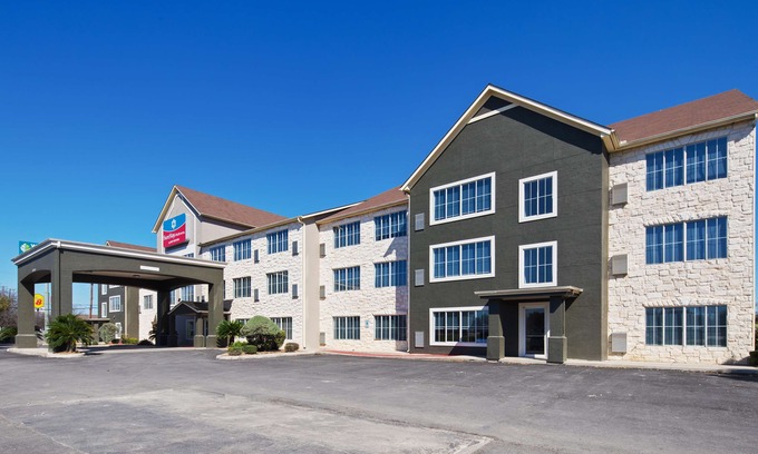 North San Antonio - SAT Hotel | SureStay Plus by Best Western San Antonio Fort Sam Houston
