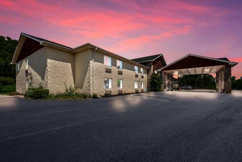 Berkeley Springs Hotel | SureStay Plus Hotel by Best Western Berkeley Springs