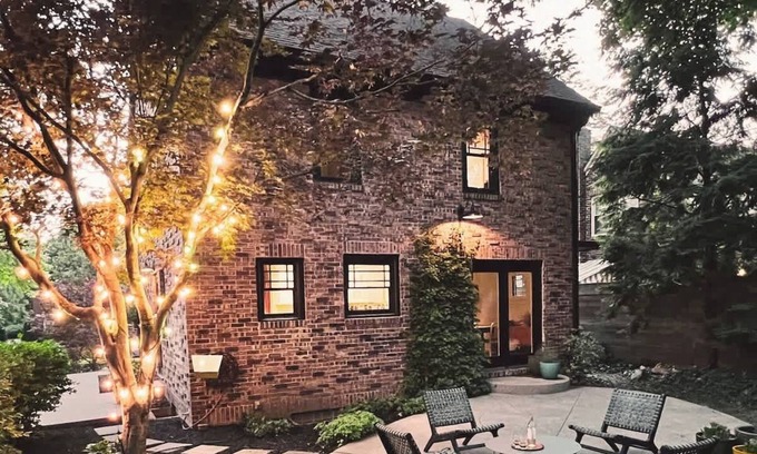 Meridian-Kessler House | surf house/king bed/work space/1G wifi/fire pit