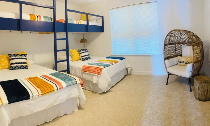 Osborn Island House | “Surf Shack” within walking distance to the beach!