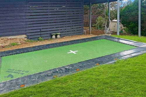 Skenes Creek House | Surfs Up - Ocean views and Wi-Fi