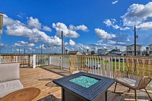 Surfside Beach House | Surfside Beach House with Balcony and Ocean Views!