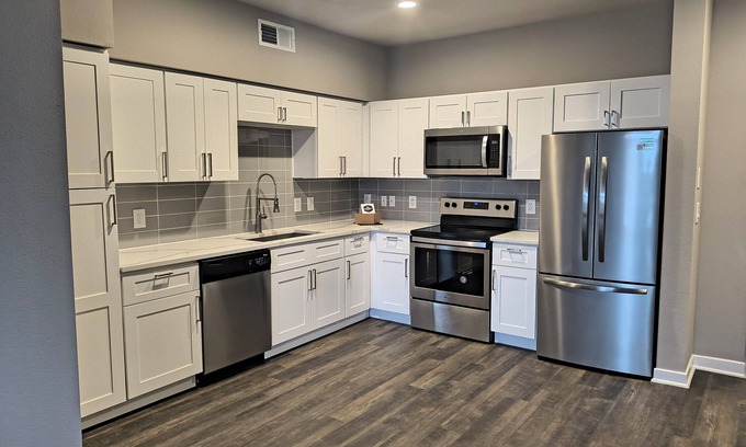 Tobin Hill Apartment | Surrounded by Pearl Park's Vast Array of FUN, Food, the Riverwalk & Nightlife!
