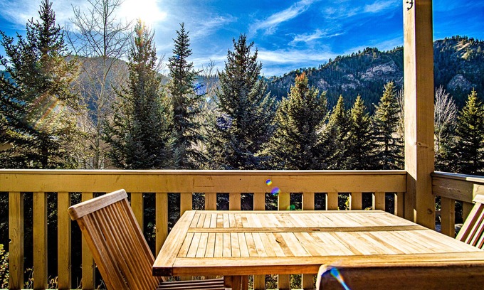 Ketchum Condo | SV109 - Walk to Lifts & Town - Hot Tub & Pool