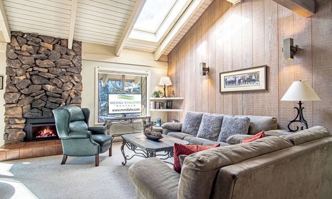 Ketchum Condo | SV116 - Walk to Lifts & Town - Hot Tub & Pool