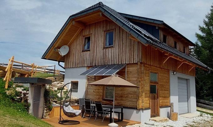 Bad Sankt Leonhard im Lavanttal House | Swiss stone pine hut with fantastic views