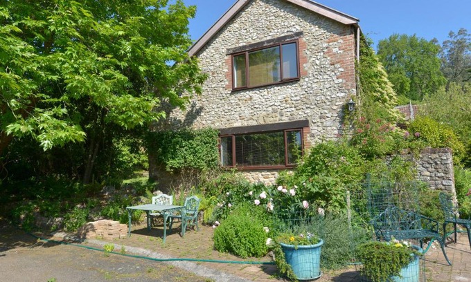 Ebford House | Swallows Nest at Magnolia Lake