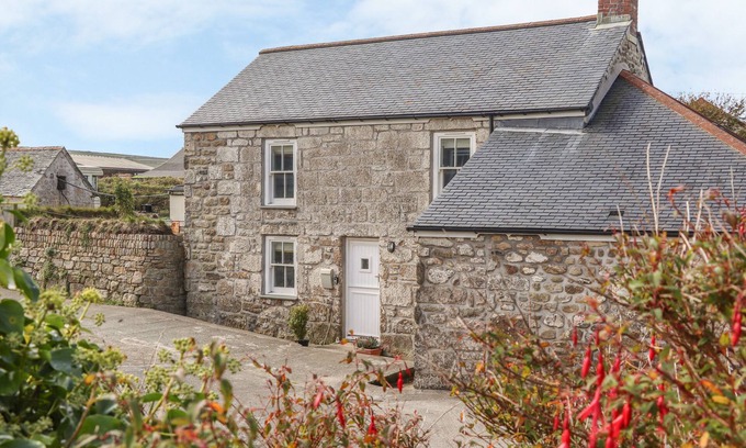 Morvah Cottage | SWALLOWS NEST, pet friendly, character holiday cottage in Morvah