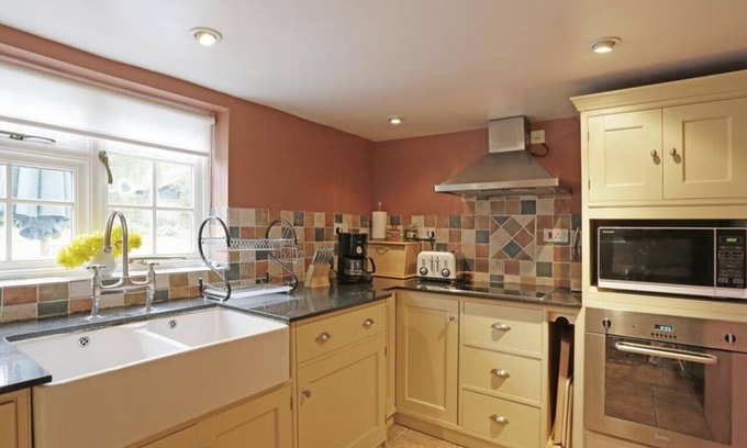 Woodbridge House | Swallows - Three Bedroom Chalet, Sleeps 6