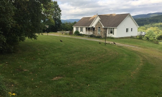 Brainard House | Sweeping Mountain Views in the Berkshires