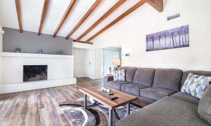 North Highlands House | Sweet and Cozy Home