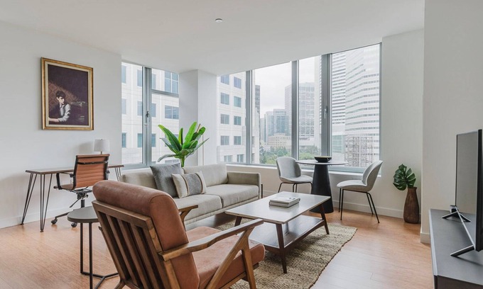 Chinatown Apartment | Sweet FiDi 2BR w/Gym, Coffee Bar, Security, W/D, by Blueground